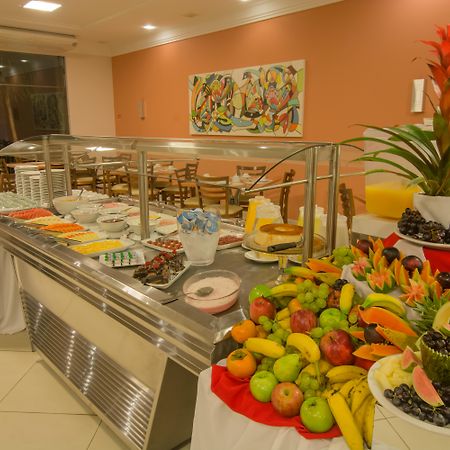 Complexo Eco Cataratas Resort By Sj Foz do Iguacu Exterior photo A buffet at a hotel
