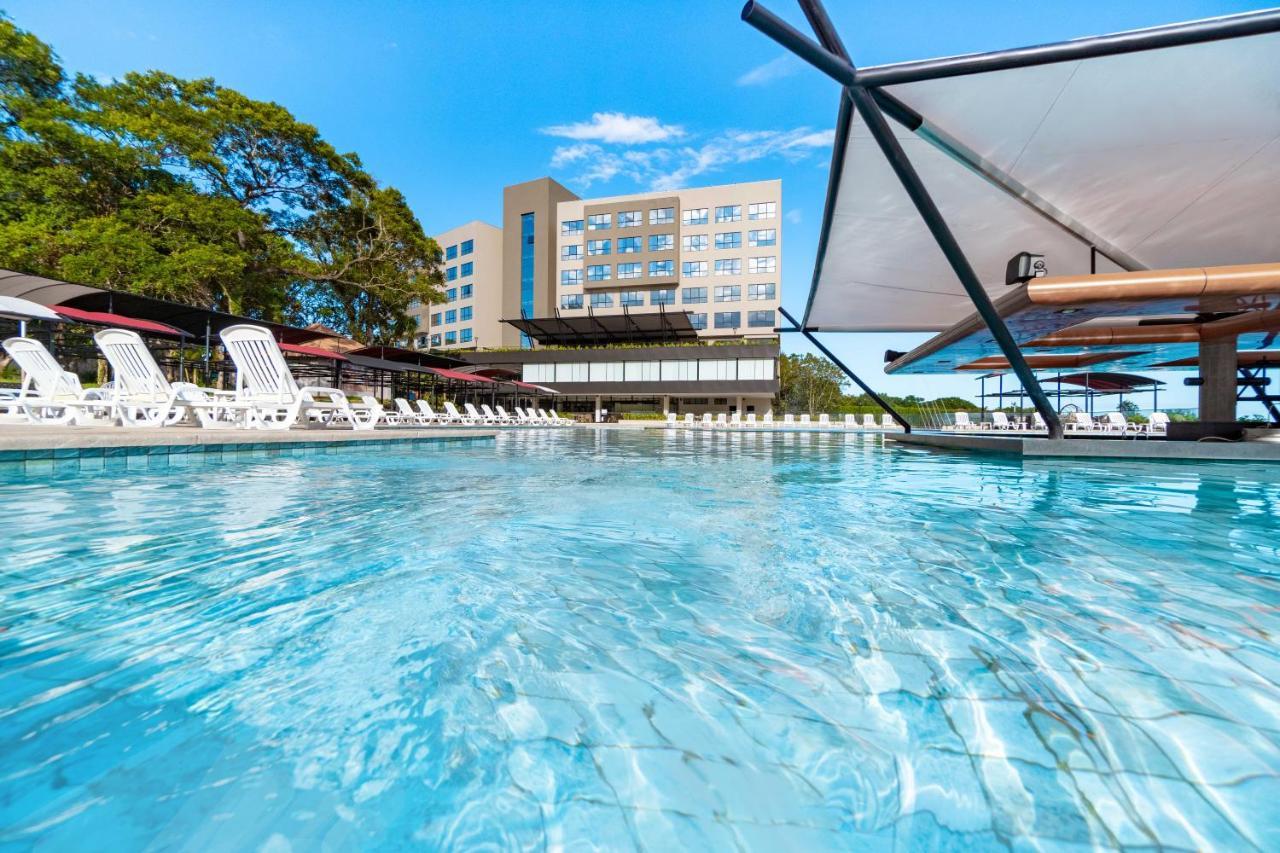 Complexo Eco Cataratas Resort By Sj Foz do Iguacu Exterior photo The pool at the hotel