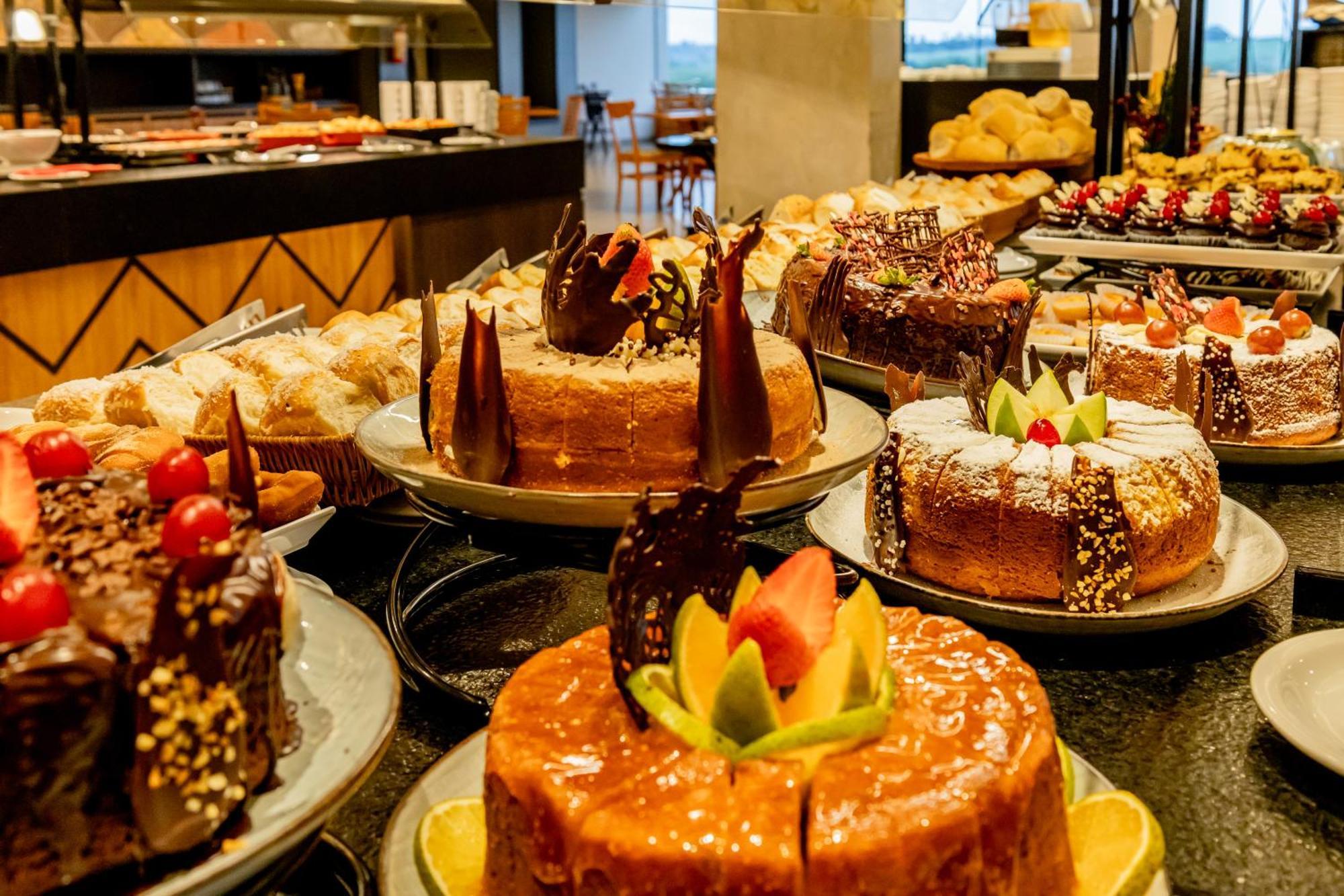 Complexo Eco Cataratas Resort By Sj Foz do Iguacu Exterior photo A selection of cakes