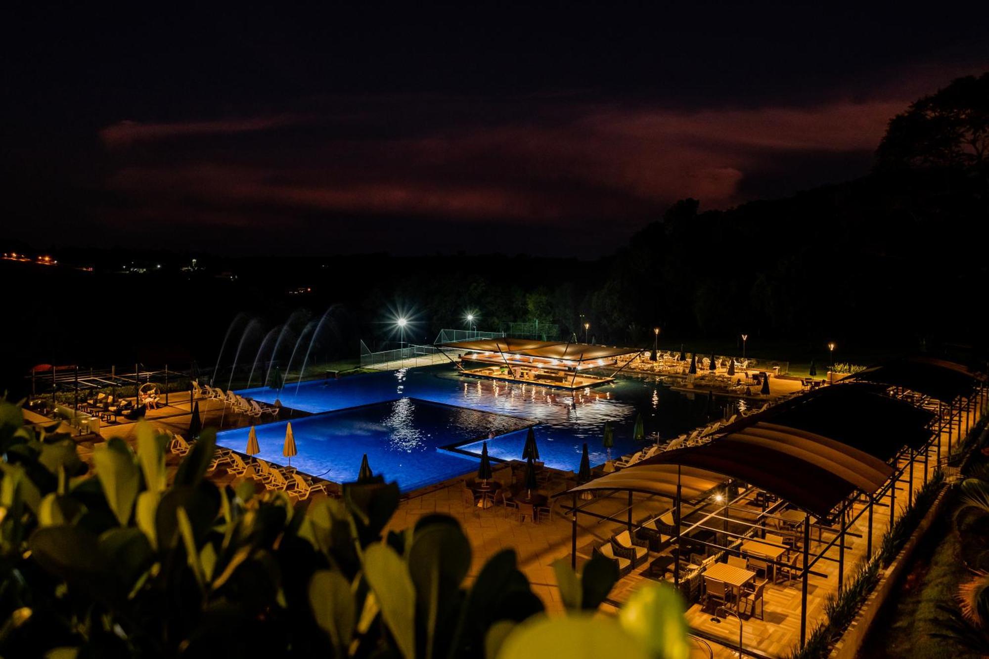 Complexo Eco Cataratas Resort By Sj Foz do Iguacu Exterior photo The Blue Lagoon at night