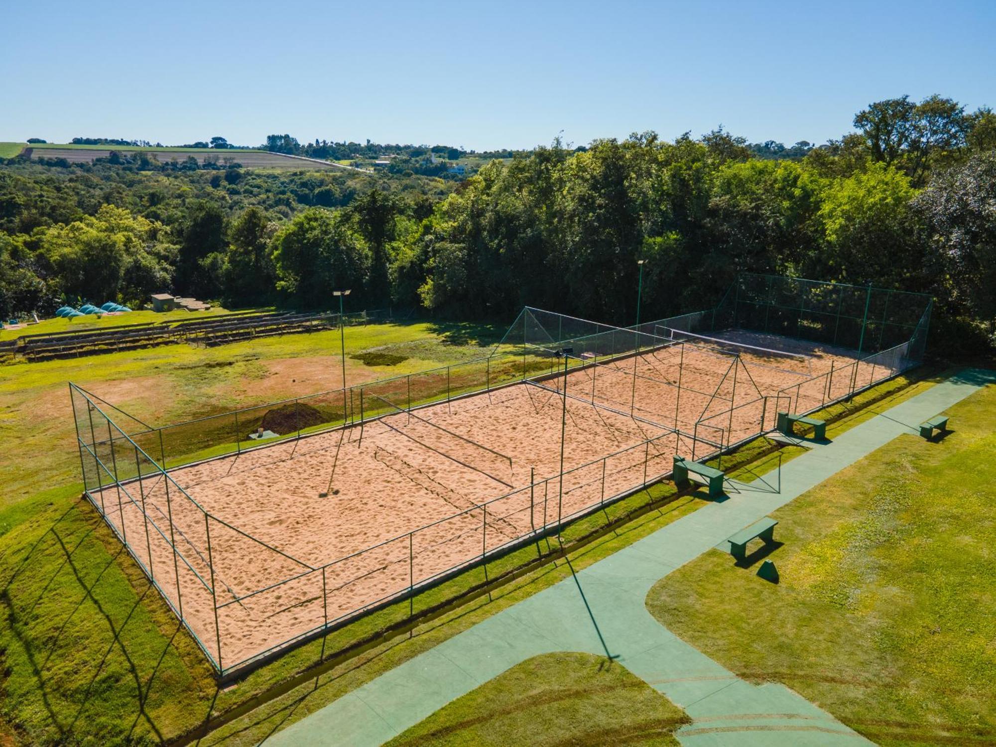 Complexo Eco Cataratas Resort By Sj Foz do Iguacu Exterior photo The tennis courts at the school